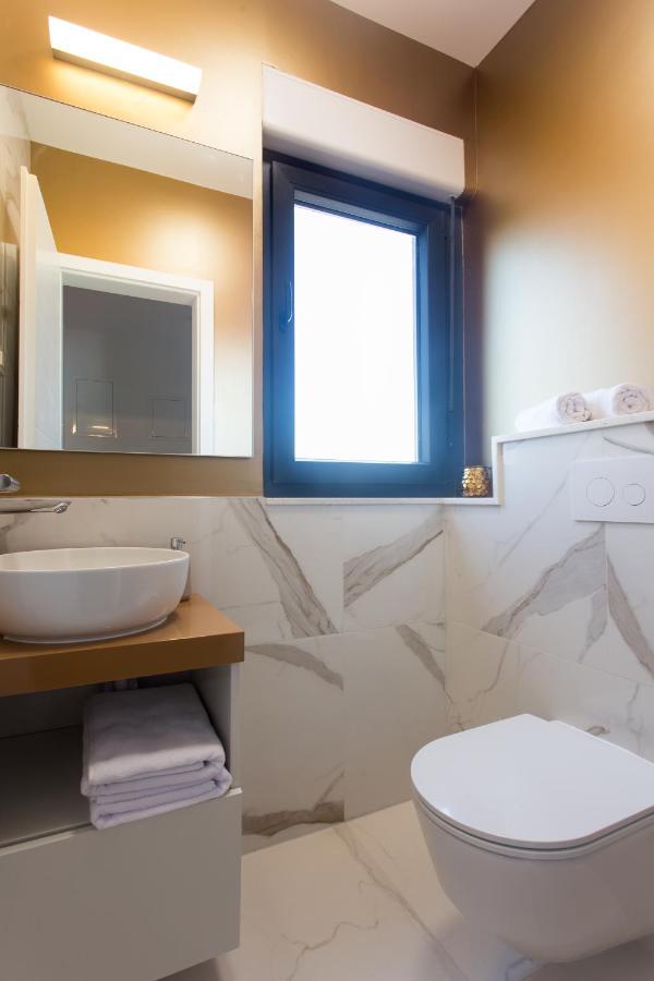 Beachfront House Olbia With Private Parking โตรกีร์ ภายนอก รูปภาพ