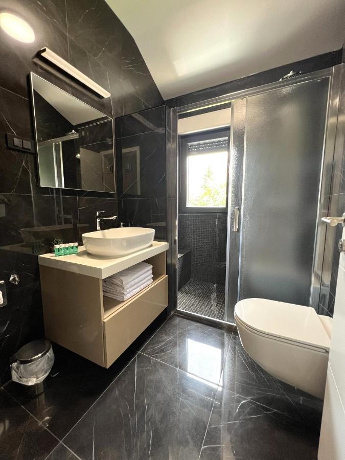 Beachfront House Olbia With Private Parking โตรกีร์ ภายนอก รูปภาพ